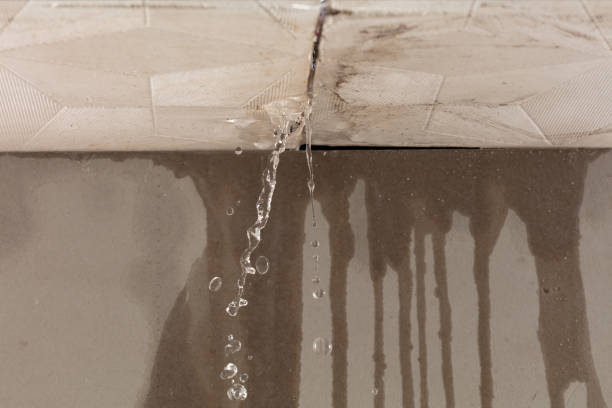 Professional Water Extraction technician working in Russell, KY